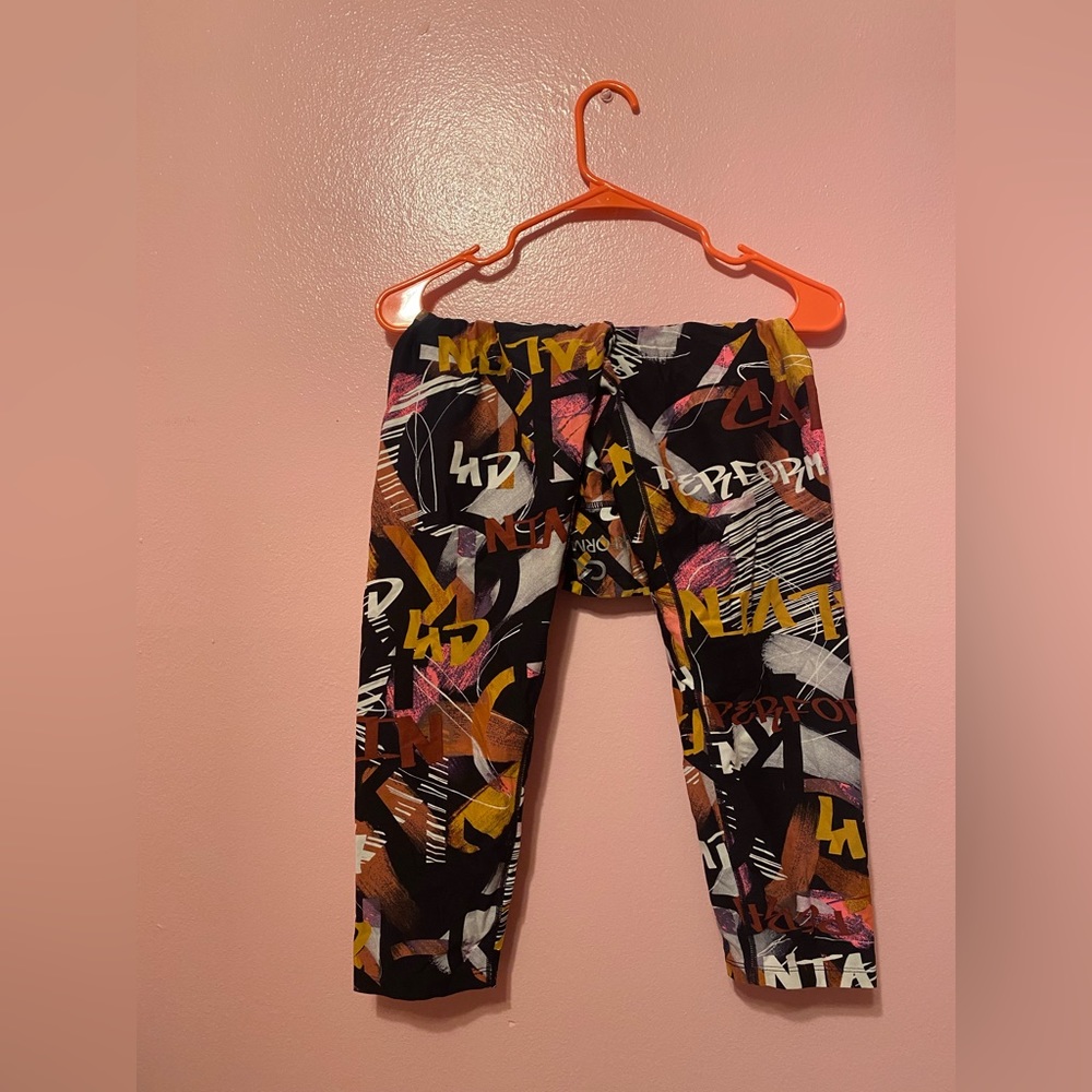 Calvin Klein Performance Leggings,XL 91% Nylon ,9% Spandex. Must have